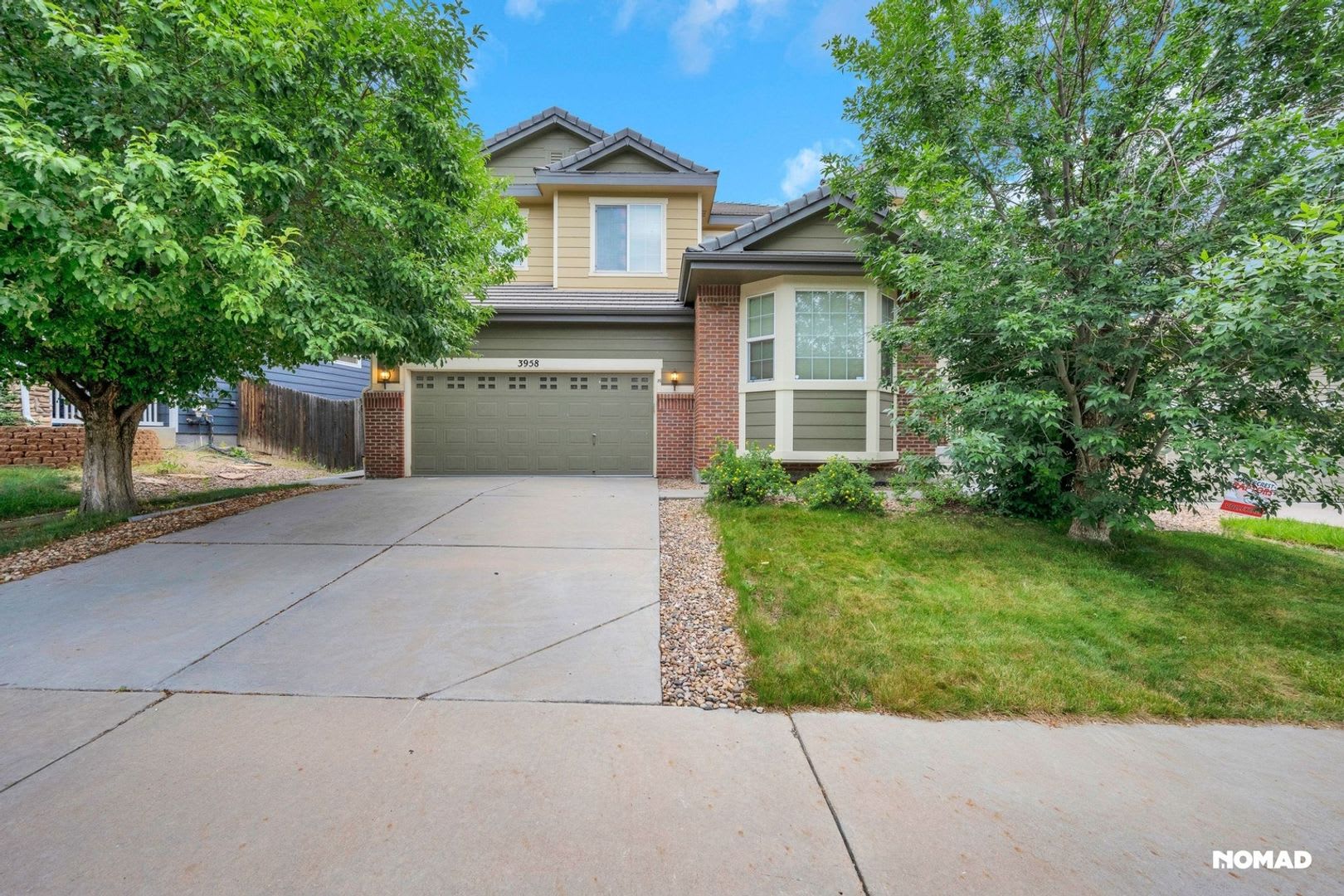 Spacious 4Br House In Aurora – photo 1