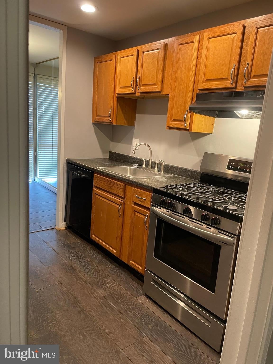 7248 DONNELL Place – photo 4