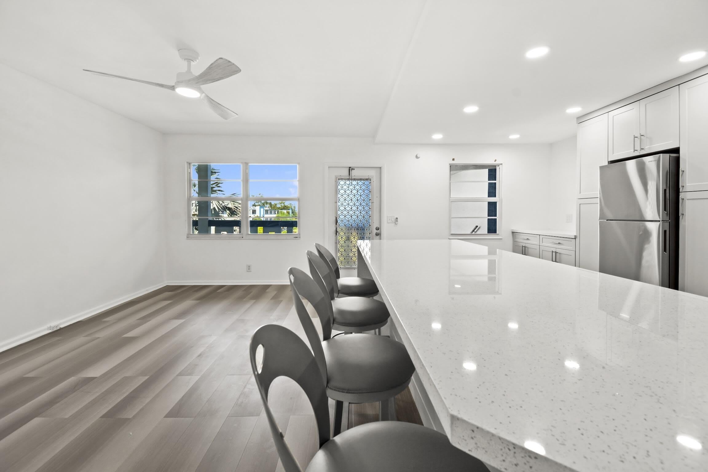 4047 Lincoln – photo 3