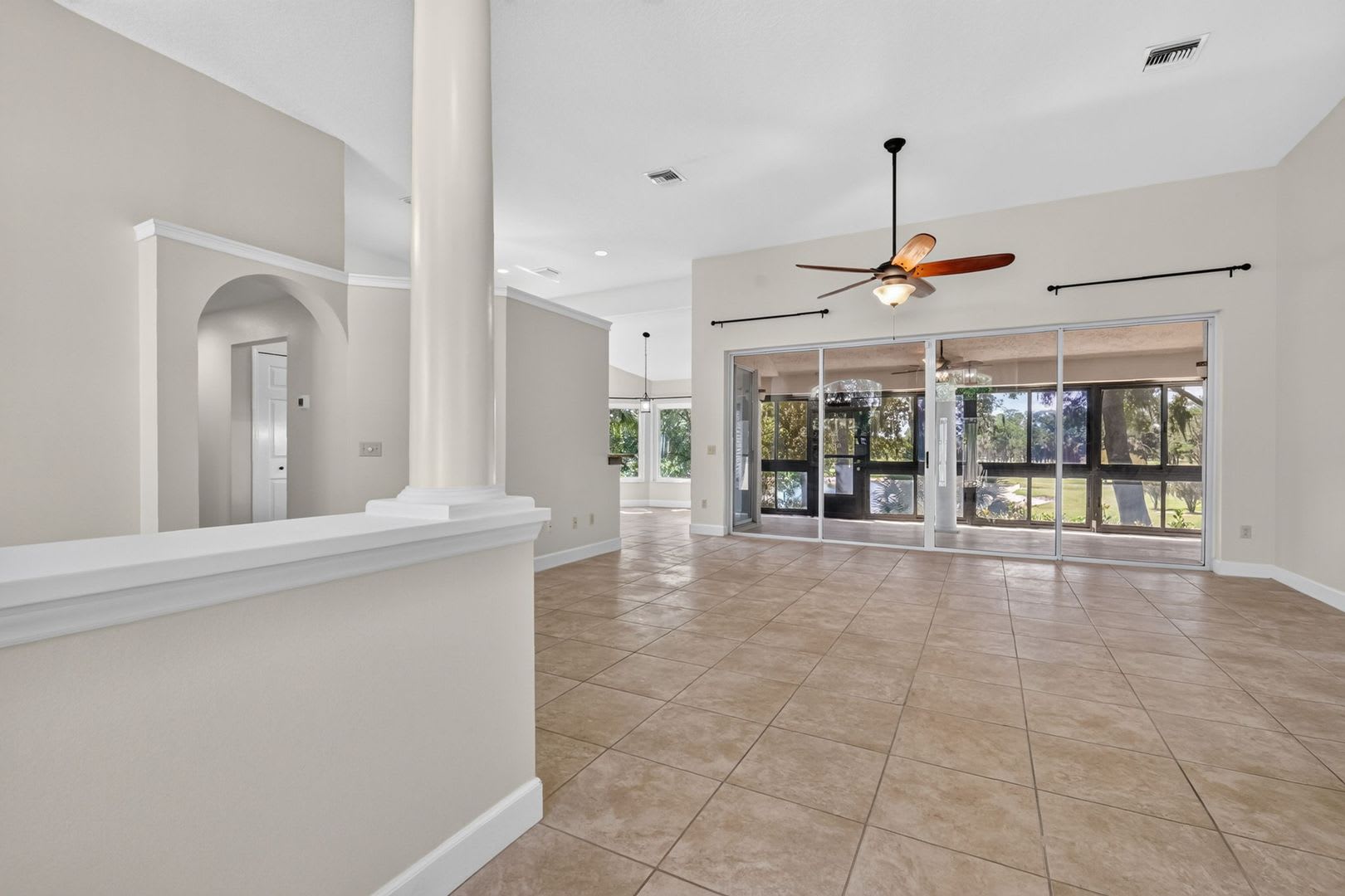 3-Bedroom Home with Golf Course & Pond Views in Howey-in-the-Hills – photo 5