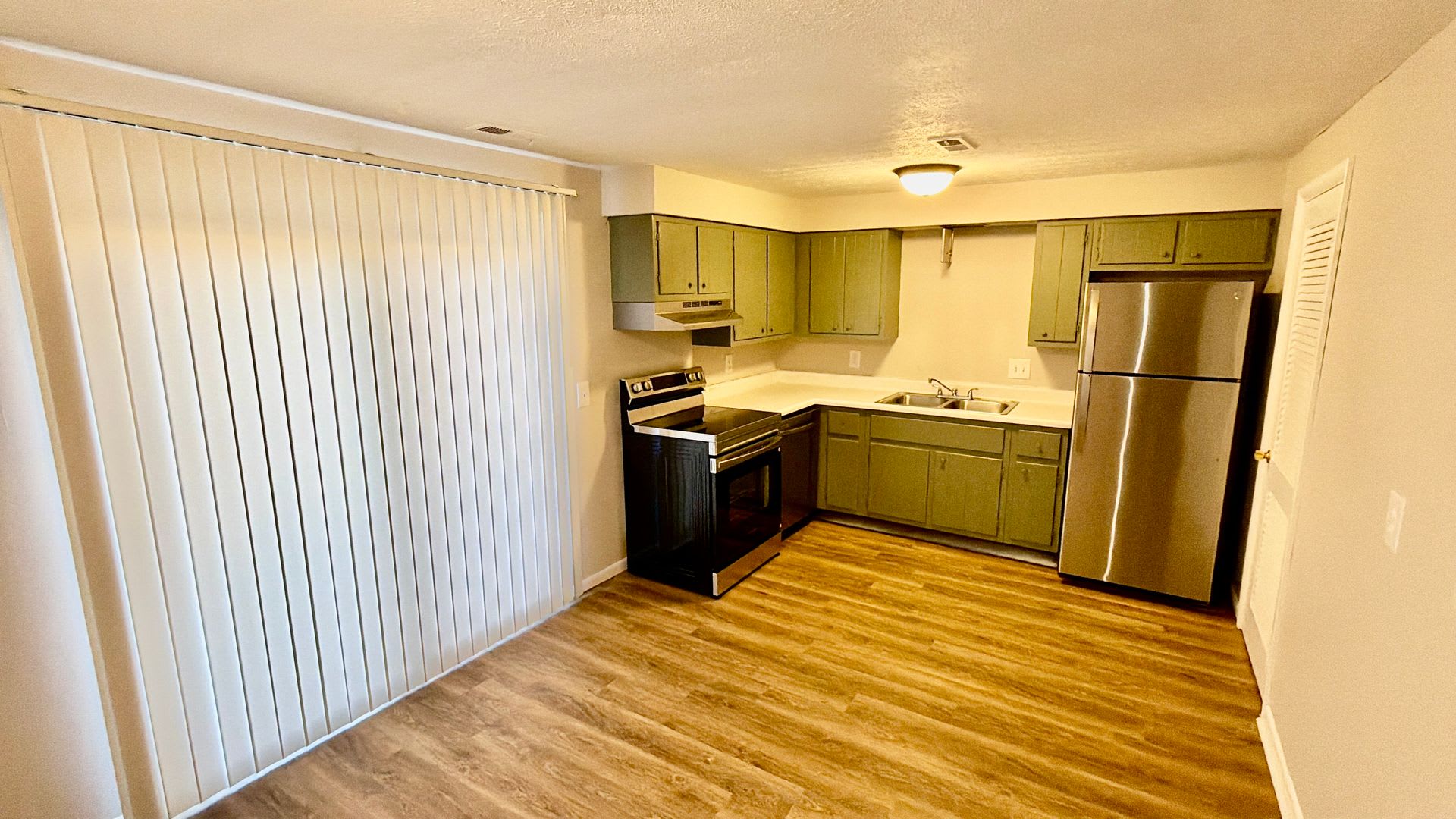 2 Bed 1 1 2 Bath Condo – photo 2