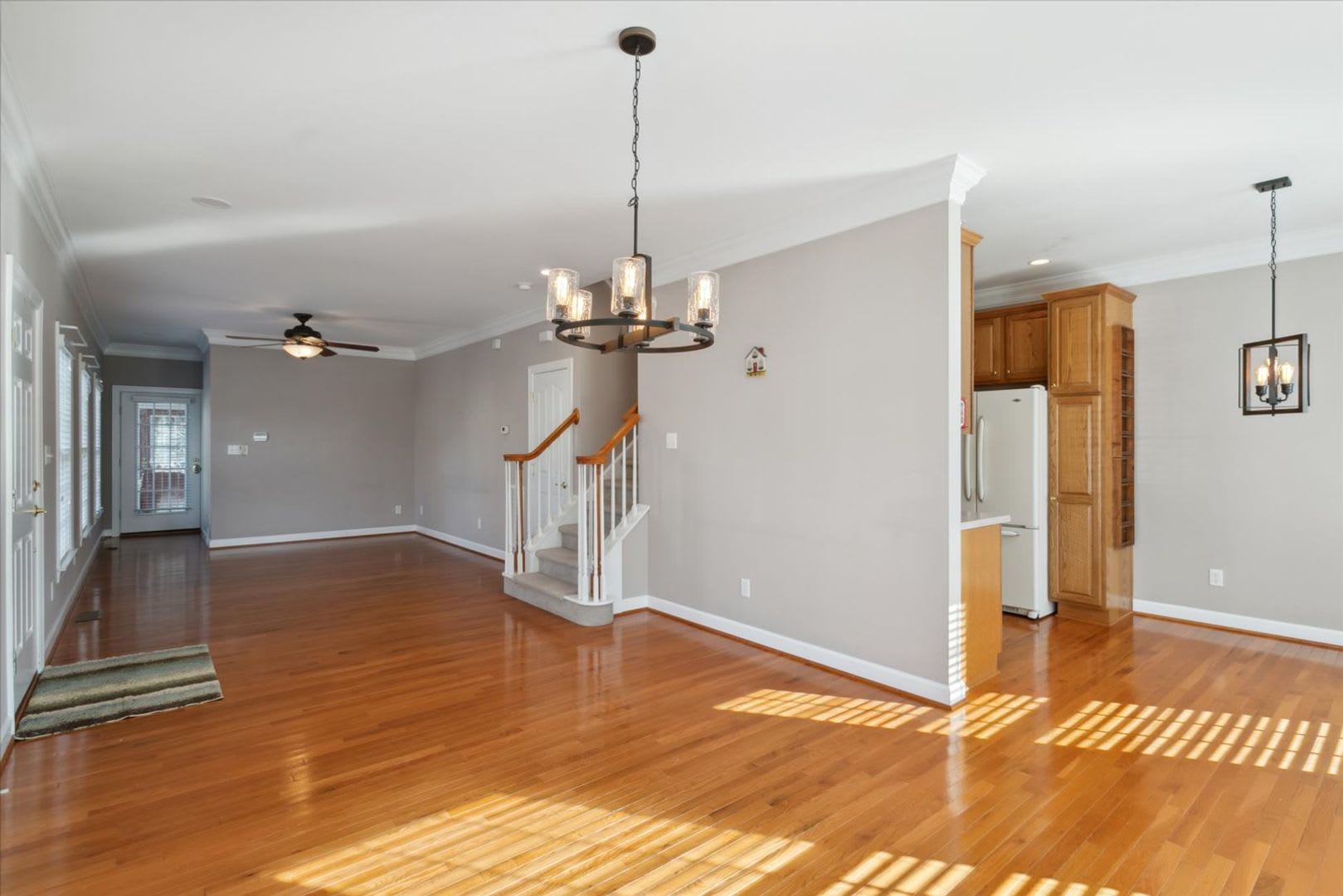 Spacious 3 Bedroom 3.5 Bath Townhome in Williamsburg! – photo 5