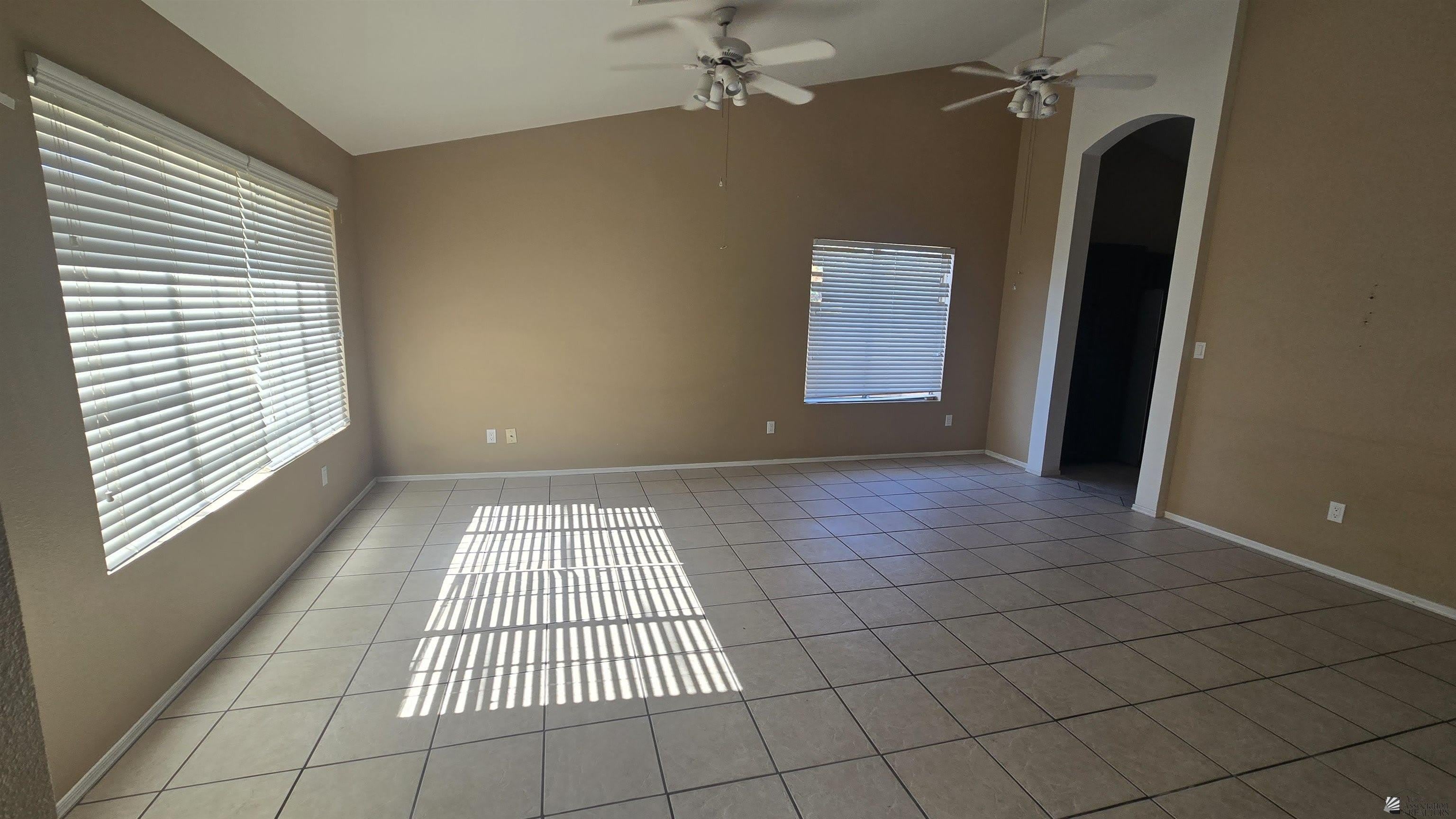 1541 S 34 Ave – photo 2