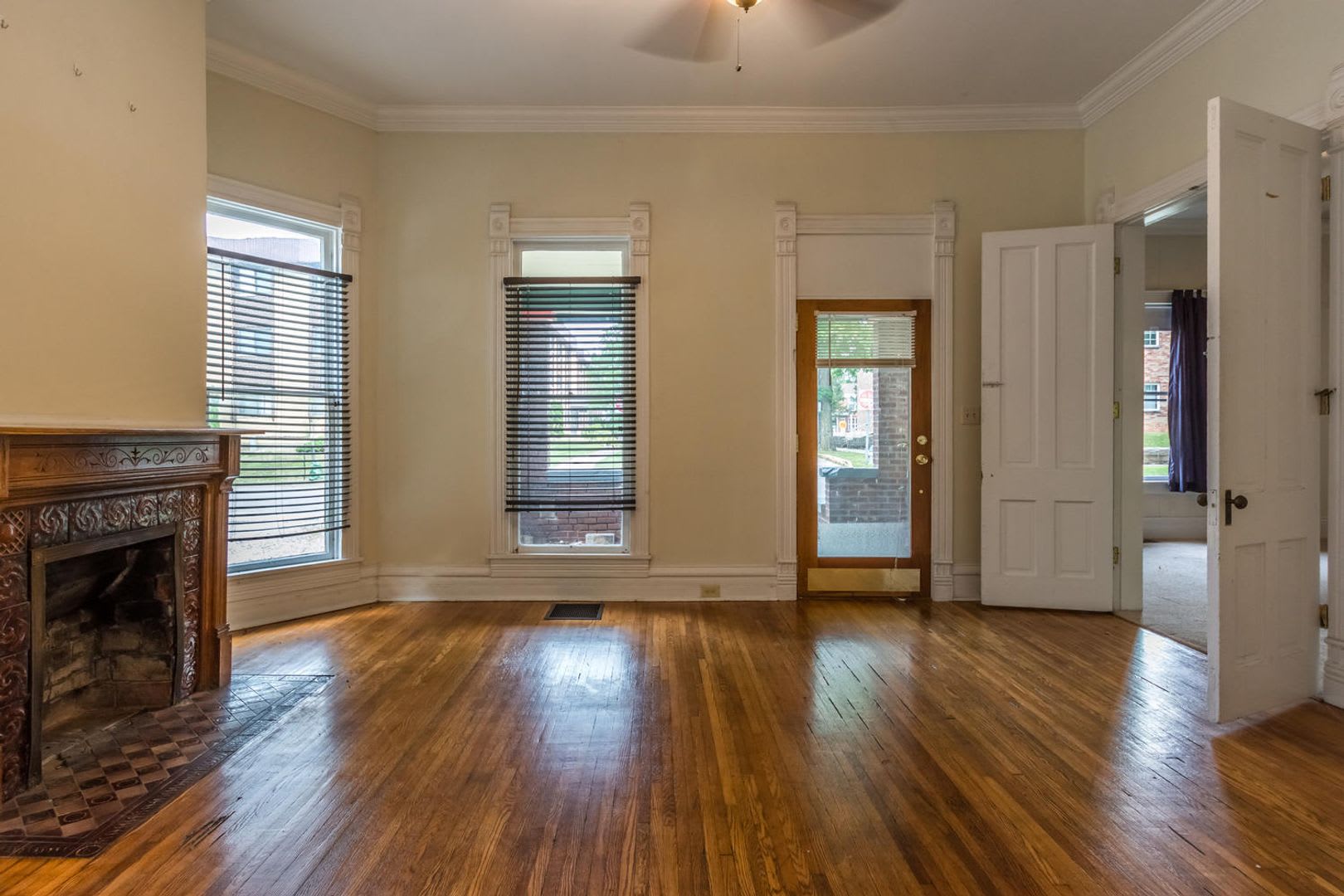 434 E 2Nd St 5Bed 3Bath New Remodeled – photo 3