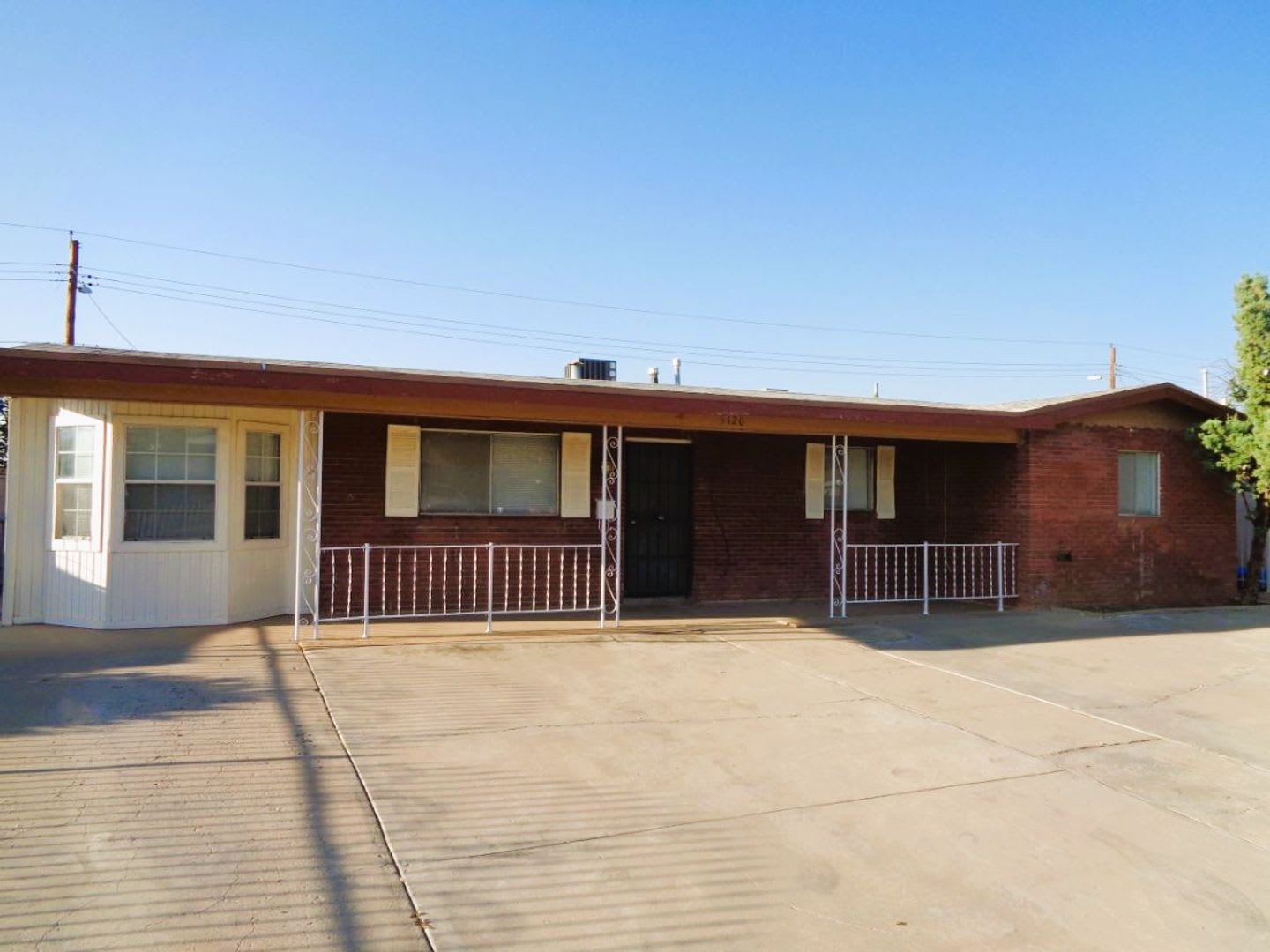 Adorable Single Level Northeast Home With Refrigerated Air Located In Quiet Neighborhood – photo 1