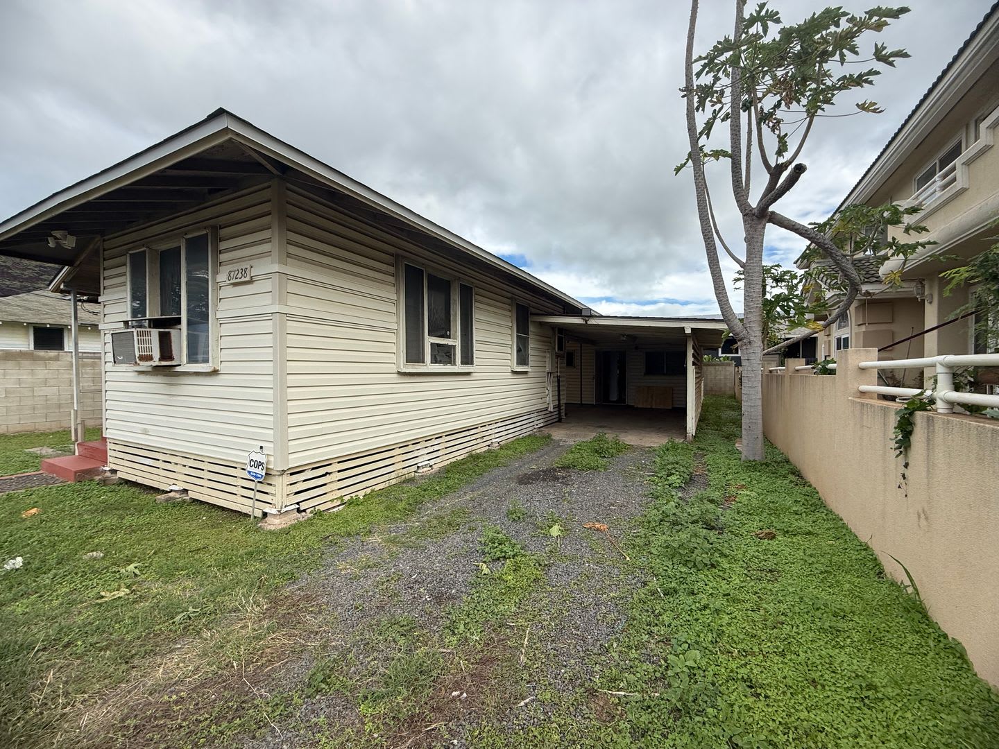 3 bdrm, 2 bath with a private yard – photo 1