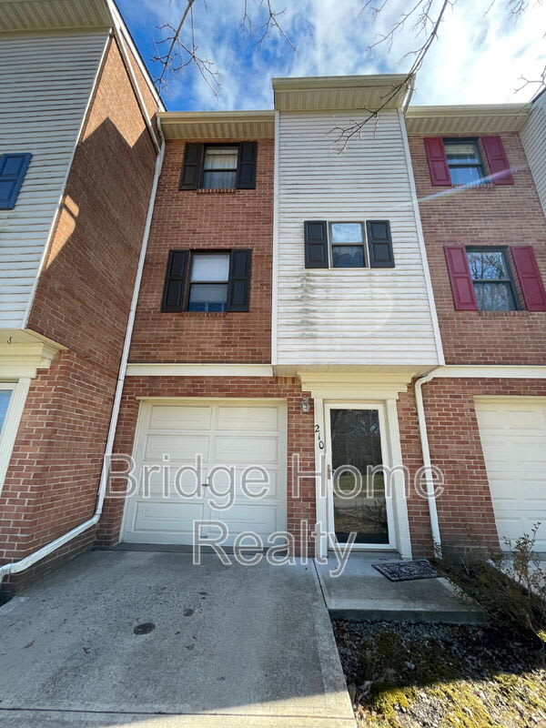 210 Woodhaven Drive – photo 1