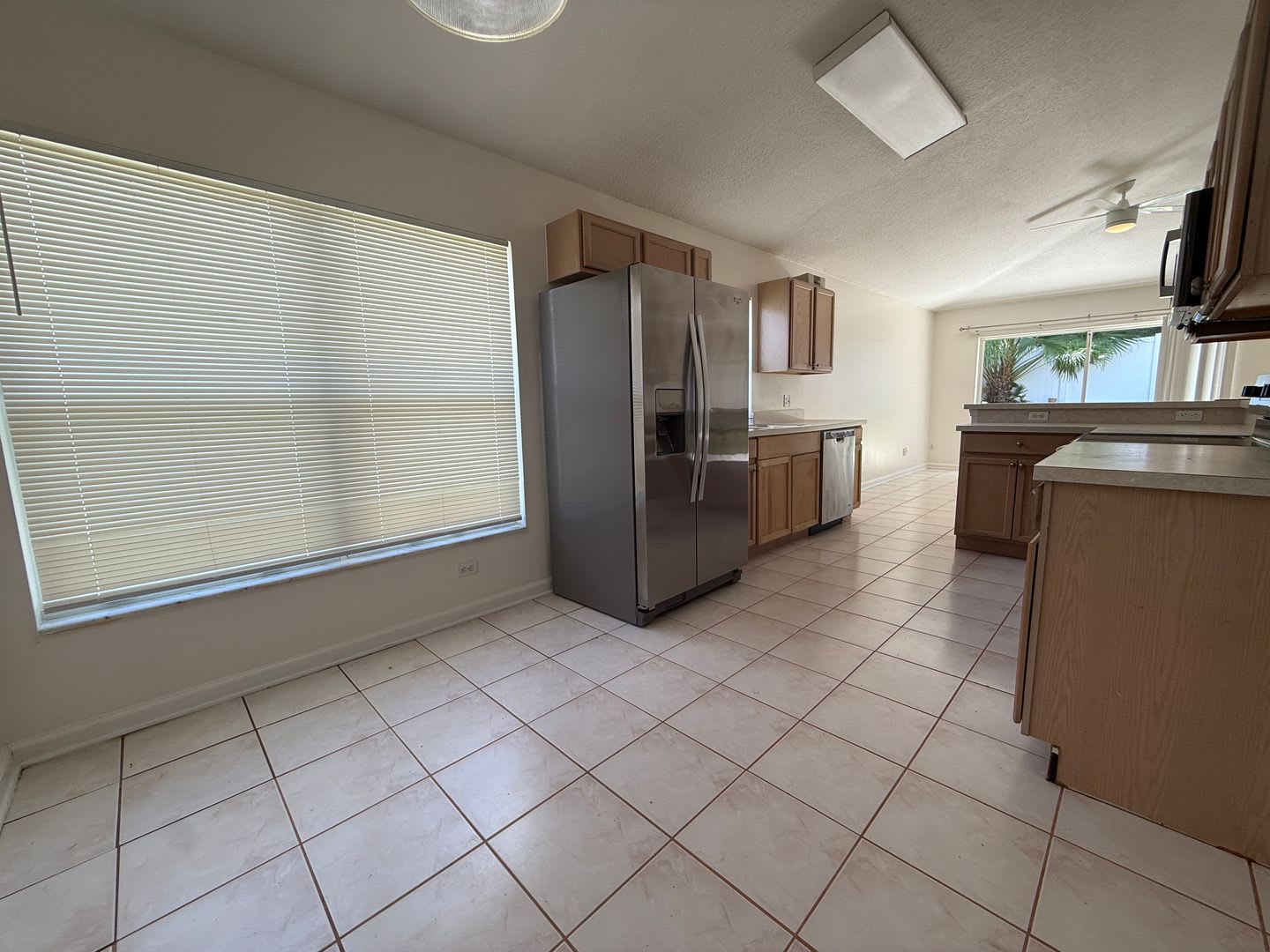 Beautiful 3 bed/2 bath home with Lawn Care Included – photo 4