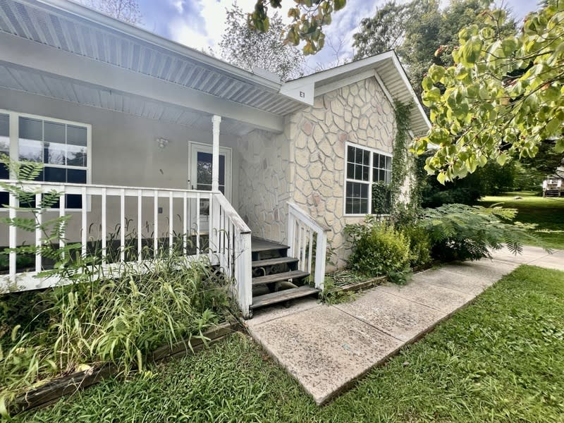 180 Stone Henge Lane – photo 1