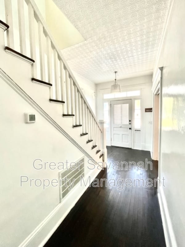 637 East 39th Street – photo 2