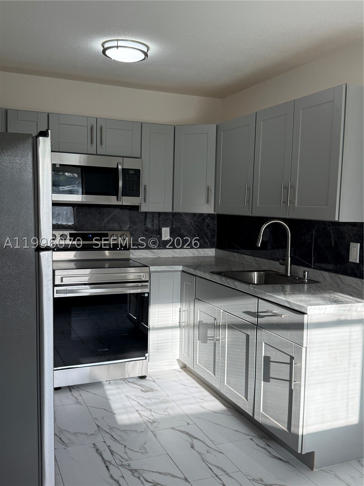 6071 Sw 33Rd St – photo 1