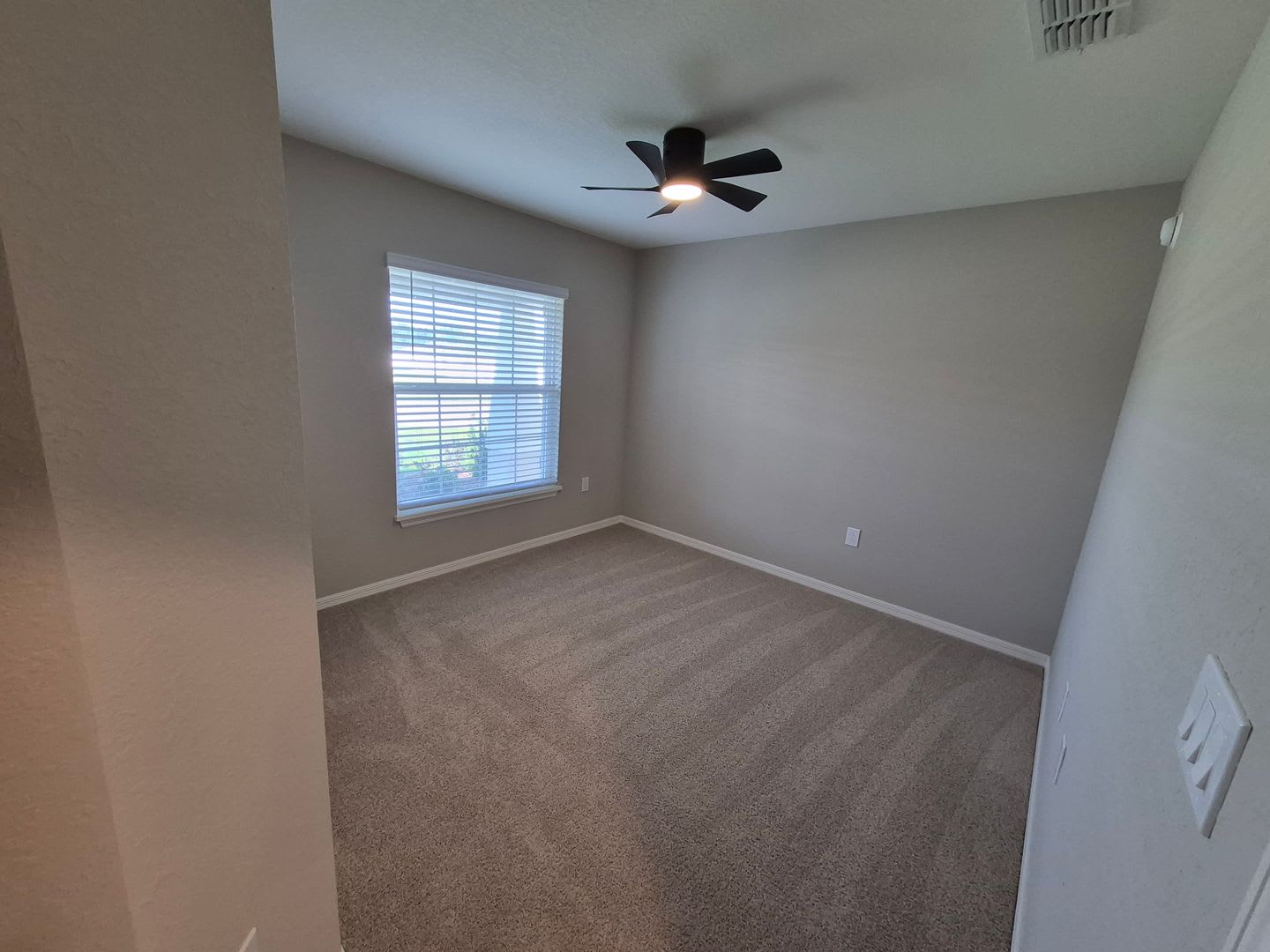 Spacious 4 bedroom Home with No Rear Neighbors! – photo 3