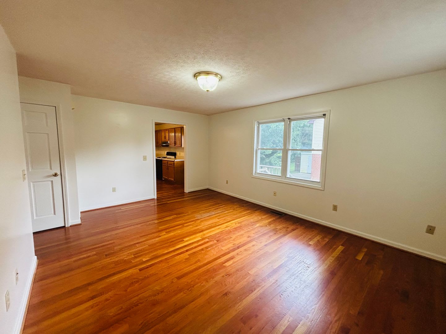 3 Bedroom 2 Bathroom Townhouse – photo 2