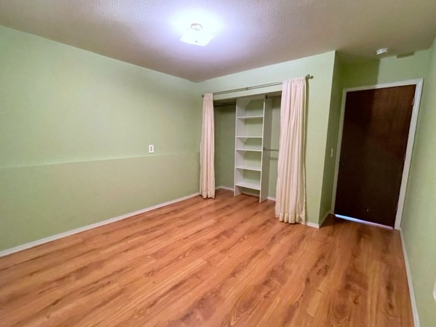 East Anchorage Four Bedroom Home with Bonus/Family Room, Fireplace, and Attached Garage – photo 4