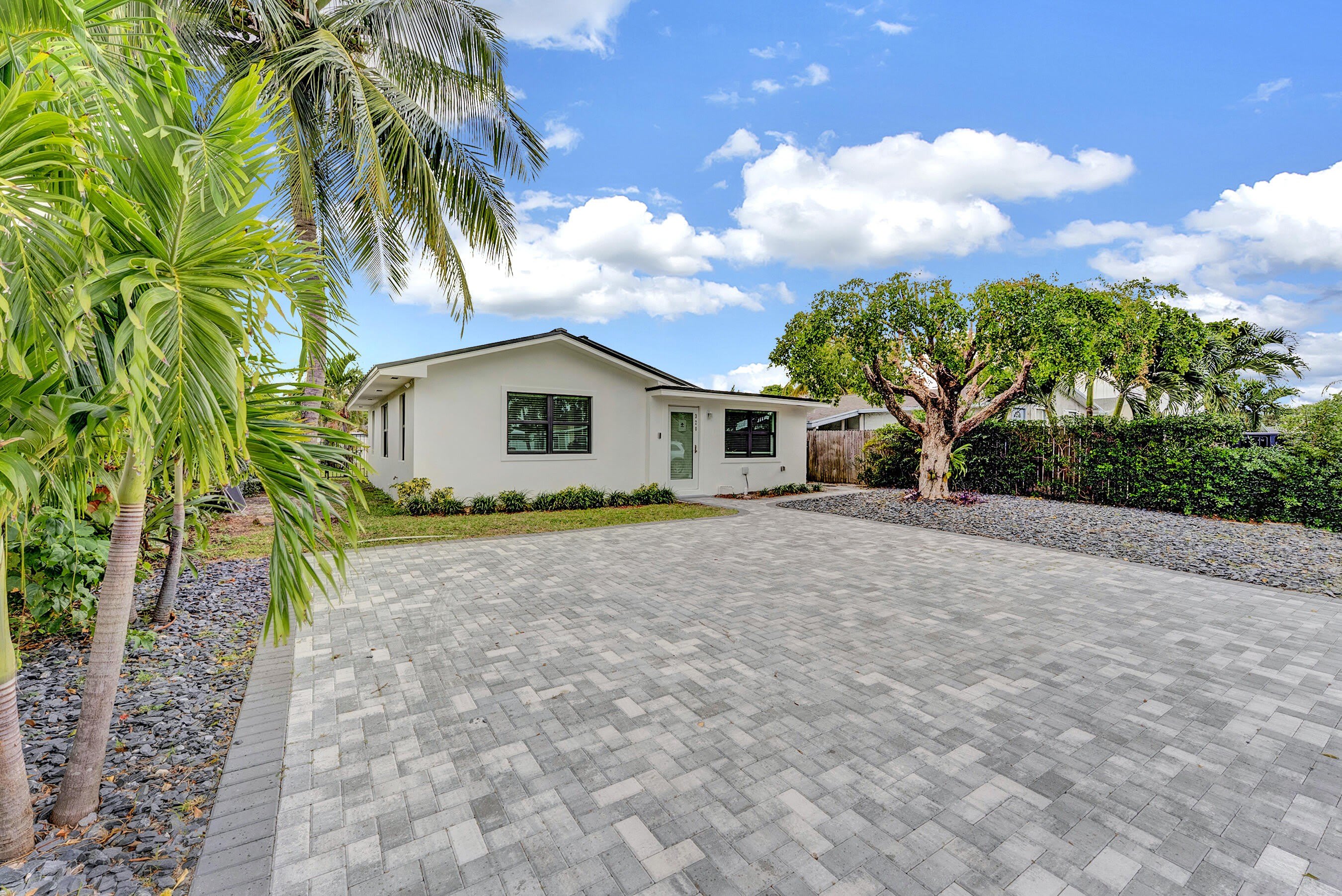 320 NW 3rd Avenue – photo 4