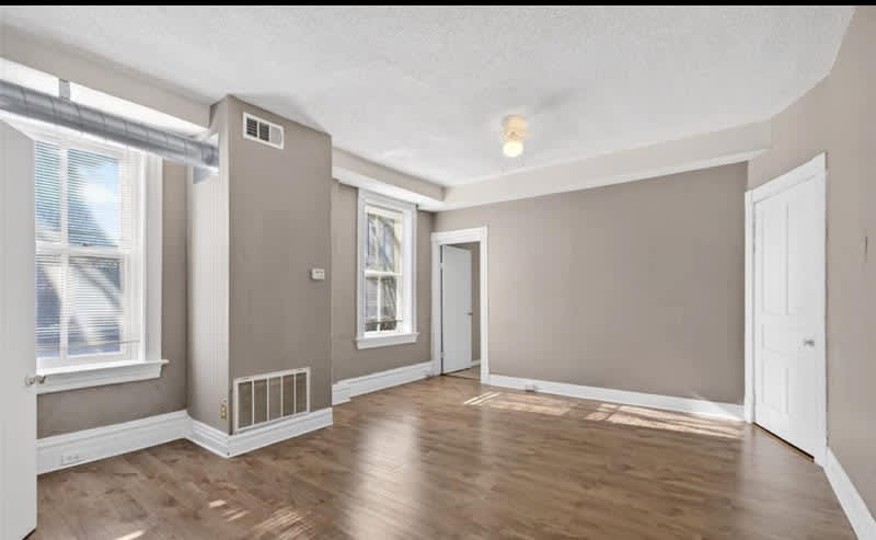 3005 S Compton Ave – photo 2