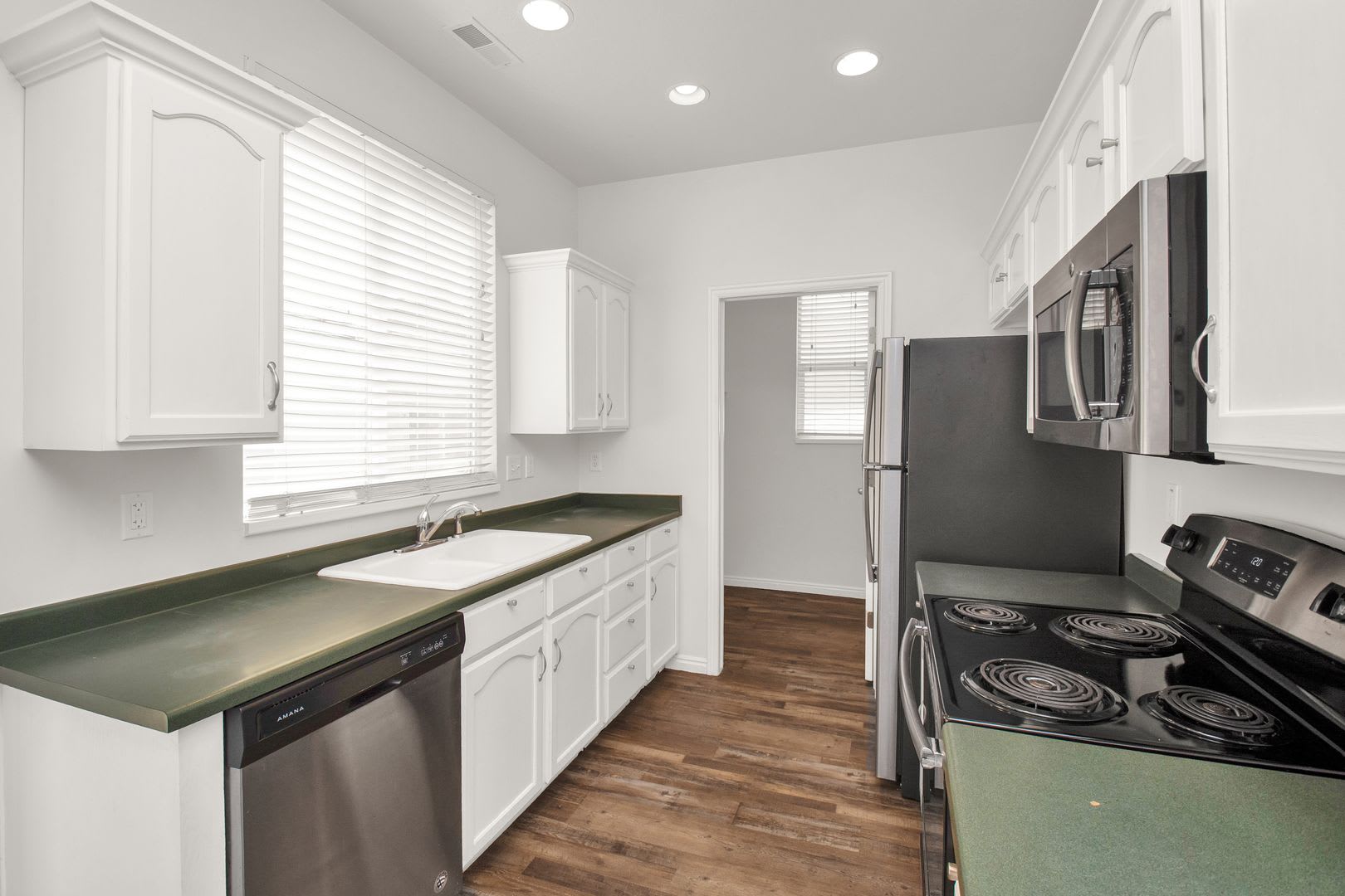 Beautiful 3 Bed 2 Bath Pet Friendly Home In Amazing North Salt Lake Available On September 10Th – photo 4