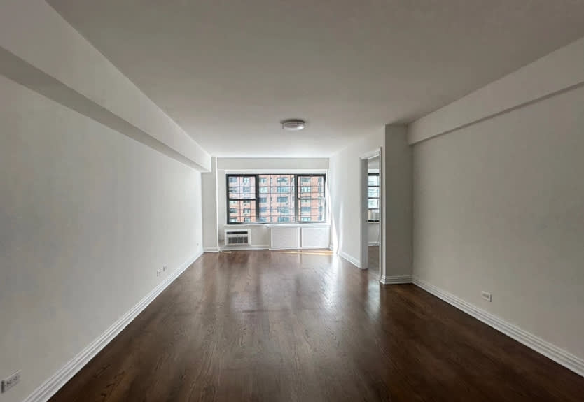 159 E 57th St – photo 1