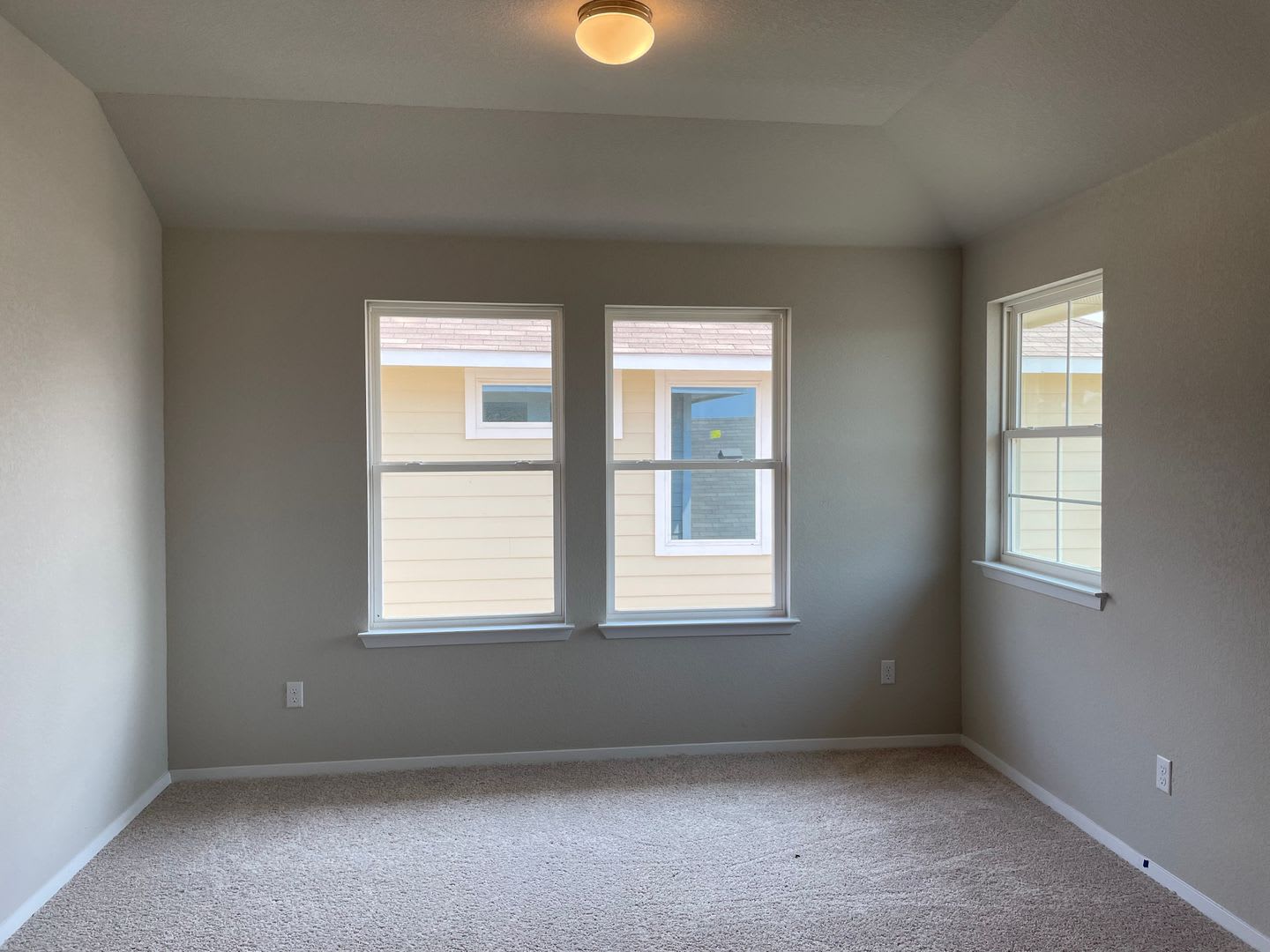 3-Bedroom House for Lease in Maxwell – photo 2