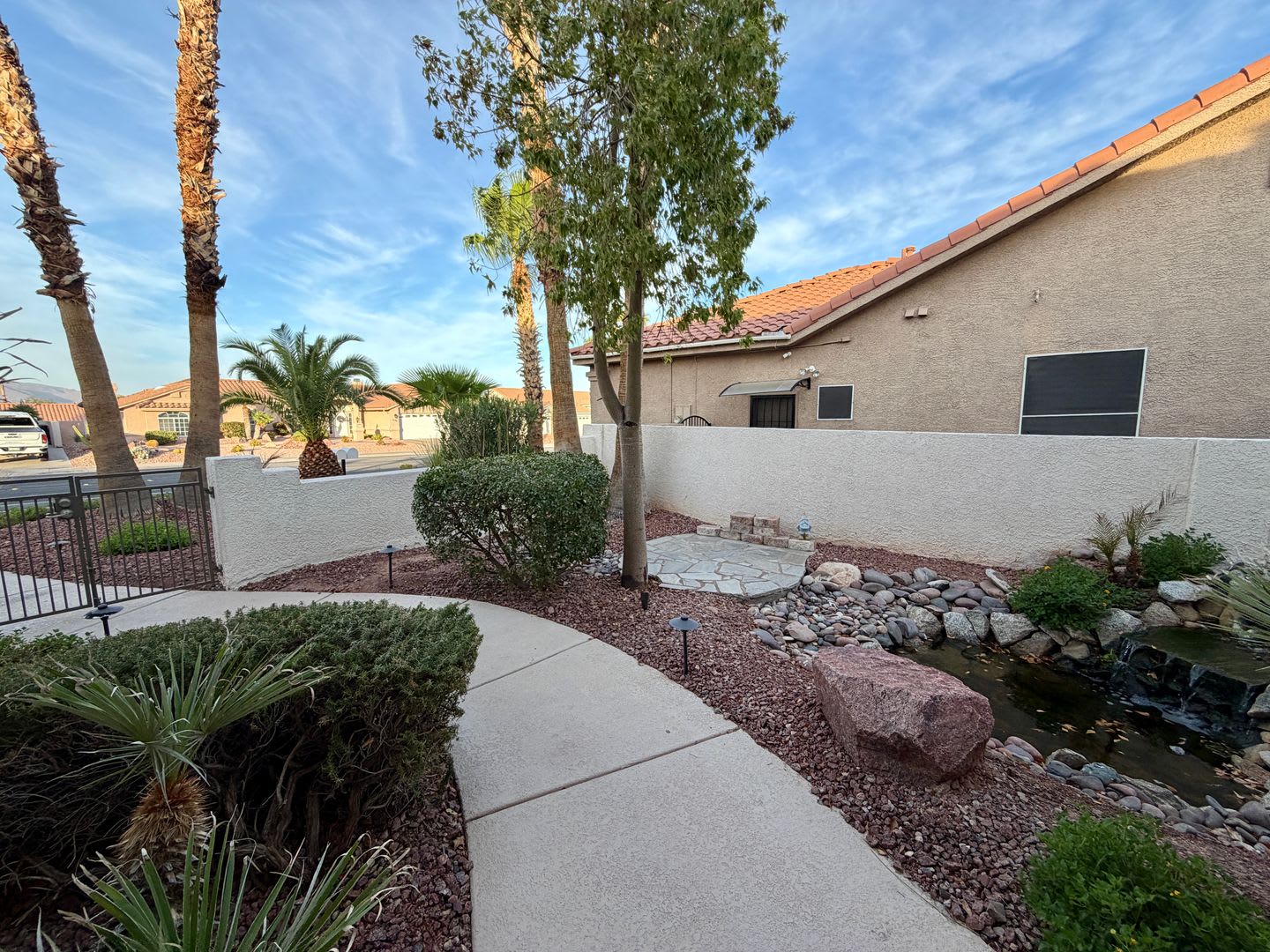 Stunning Calico Ridge Home with Strip Views, Pool & Spa – photo 2