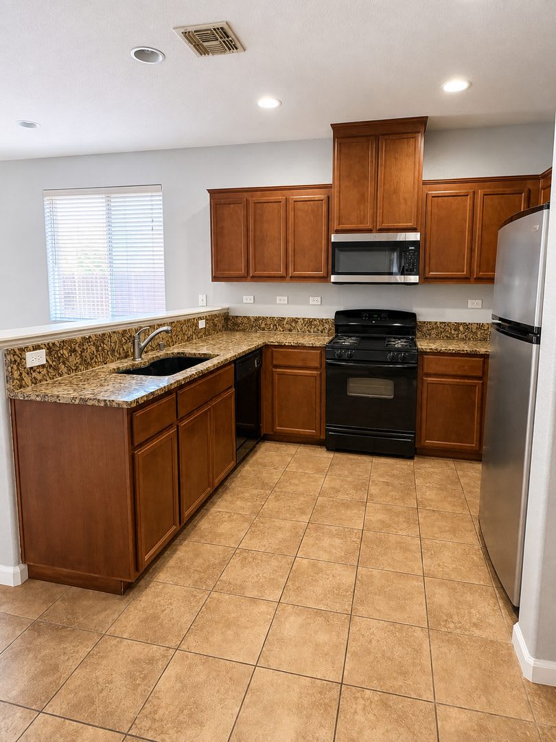 4 Bedroom 2 Bath Home In Merced – photo 3