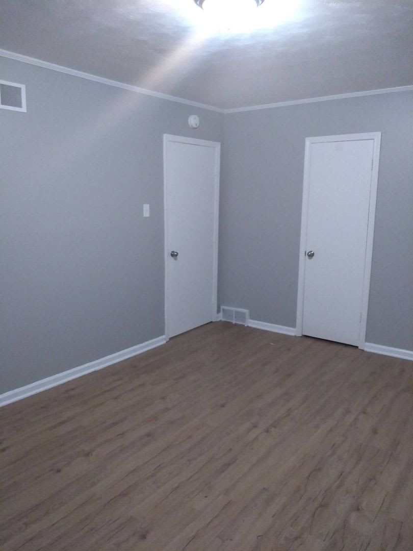 4 Success Now Offering This 3 Bedroom 2Bath Home With An Open Floor Plan Renovated Bathrooms And Lvp Throughout – photo 3