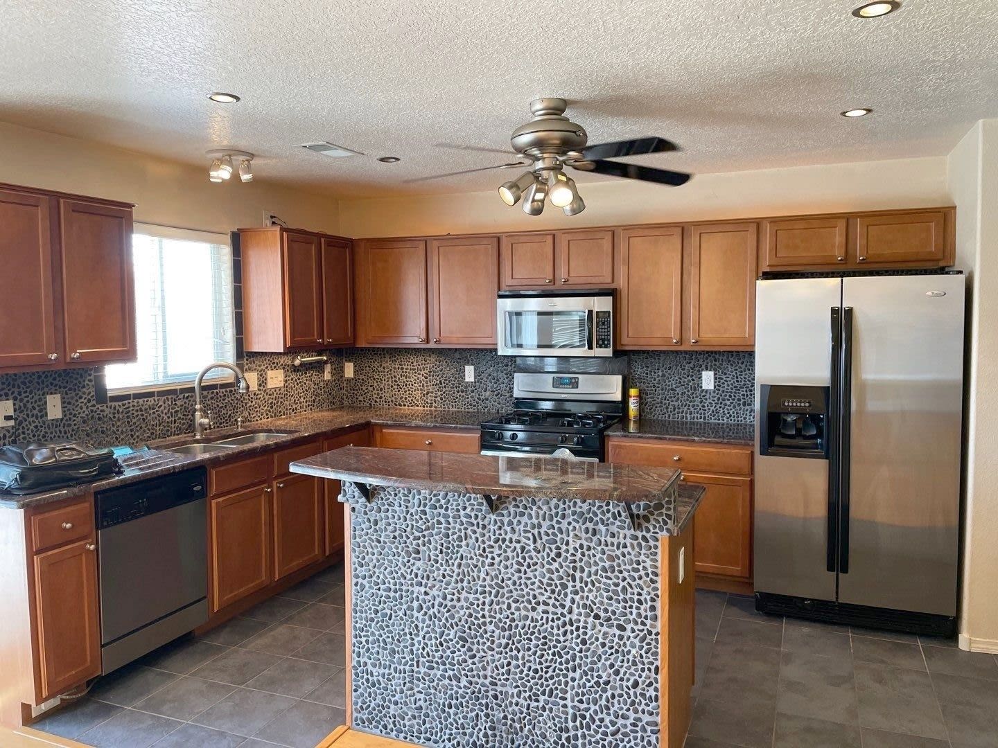 1809 Black Gold Street Se Beautiful Home 3 Bedroom 2 5 Bathroom Don T Miss Out Showings Available – photo 3