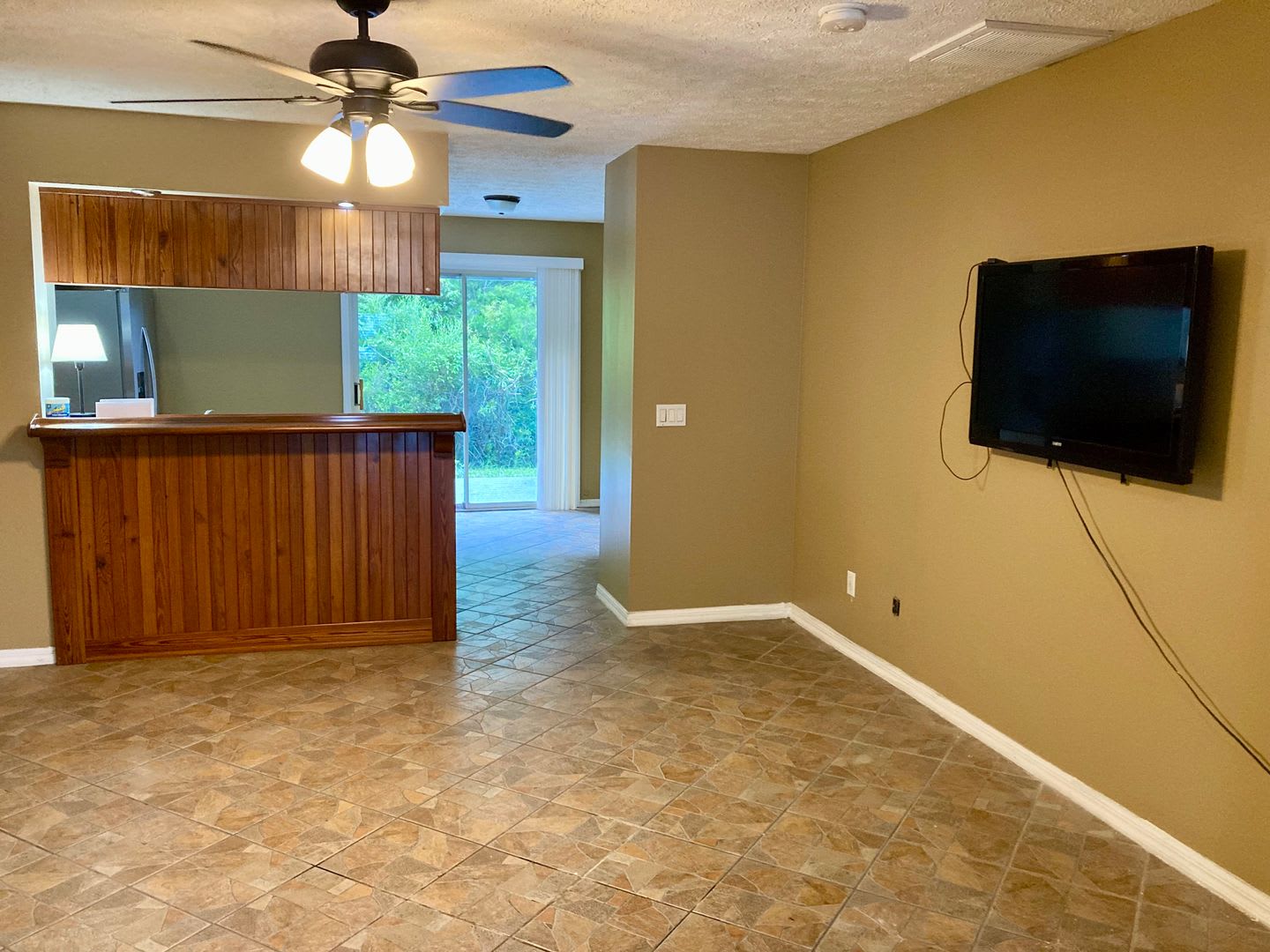 Two story condo with community pool! – photo 3