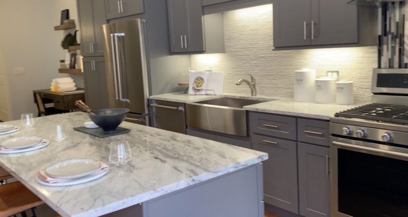 1052 W Monroe – photo 1