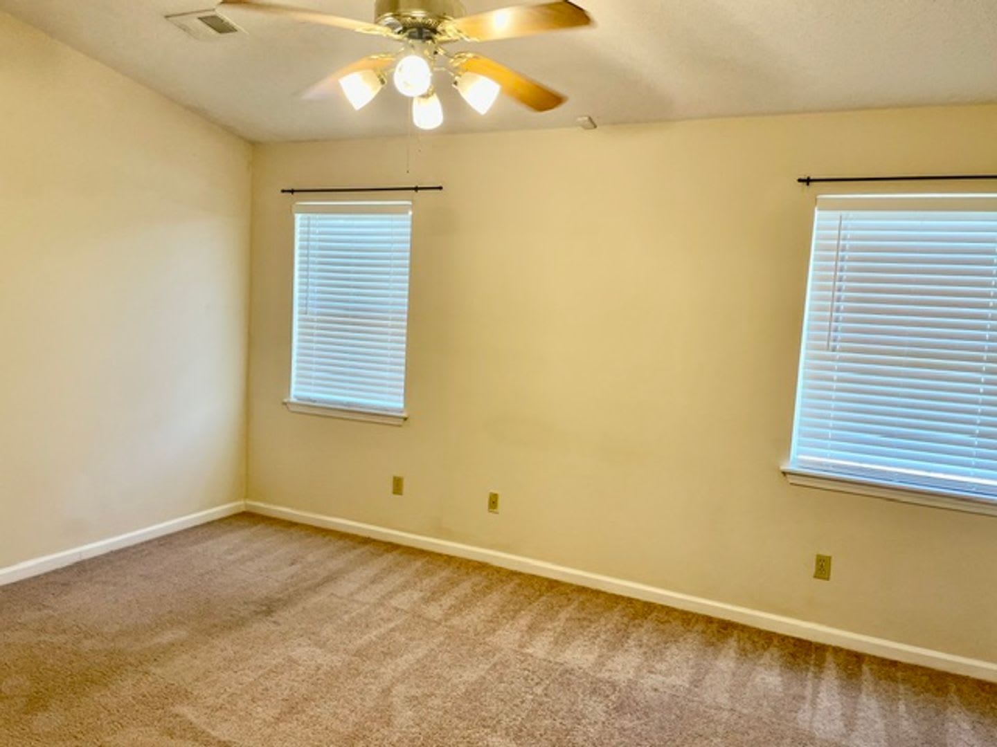 Convenient 3-bedroom, 2-bath home near Campus – photo 3