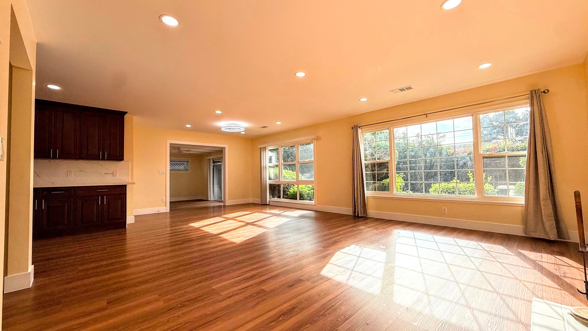 3Bd 3Ba Beautifully Remodeled Glenmoor Home With Sparkling Pool And 2 Car Garage – photo 4