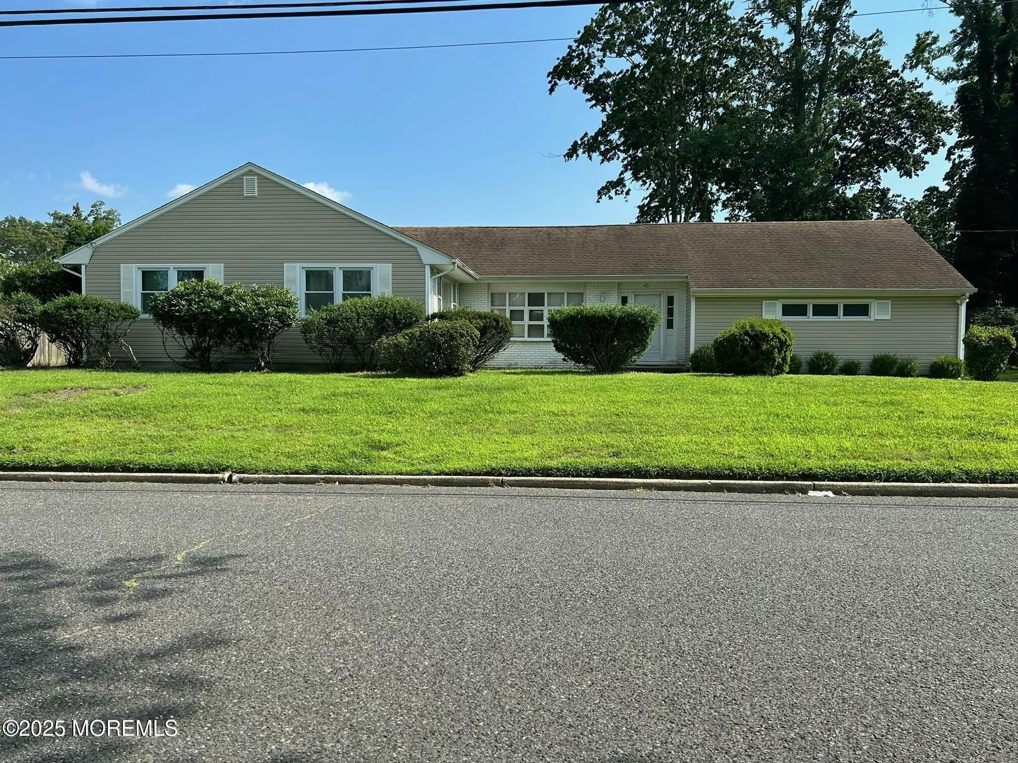 43 Dwight Drive – photo 1