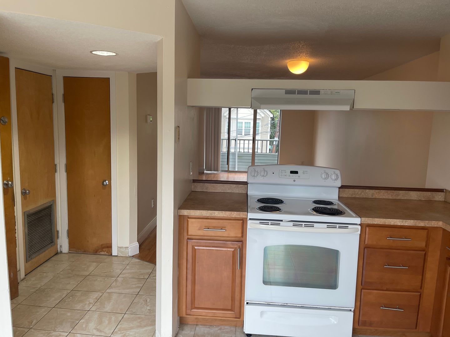 2 Free Month Modern Duplex With Pool Parking 2 Balconies And 1 Deck Large Bedrooms 1 5 Bath Laundry Inside – photo 3