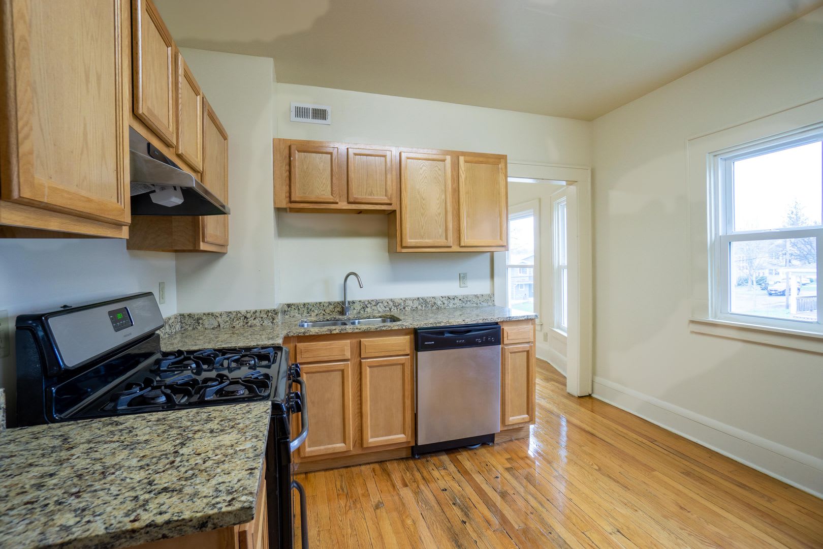 260 Roosevelt Ave – photo 5