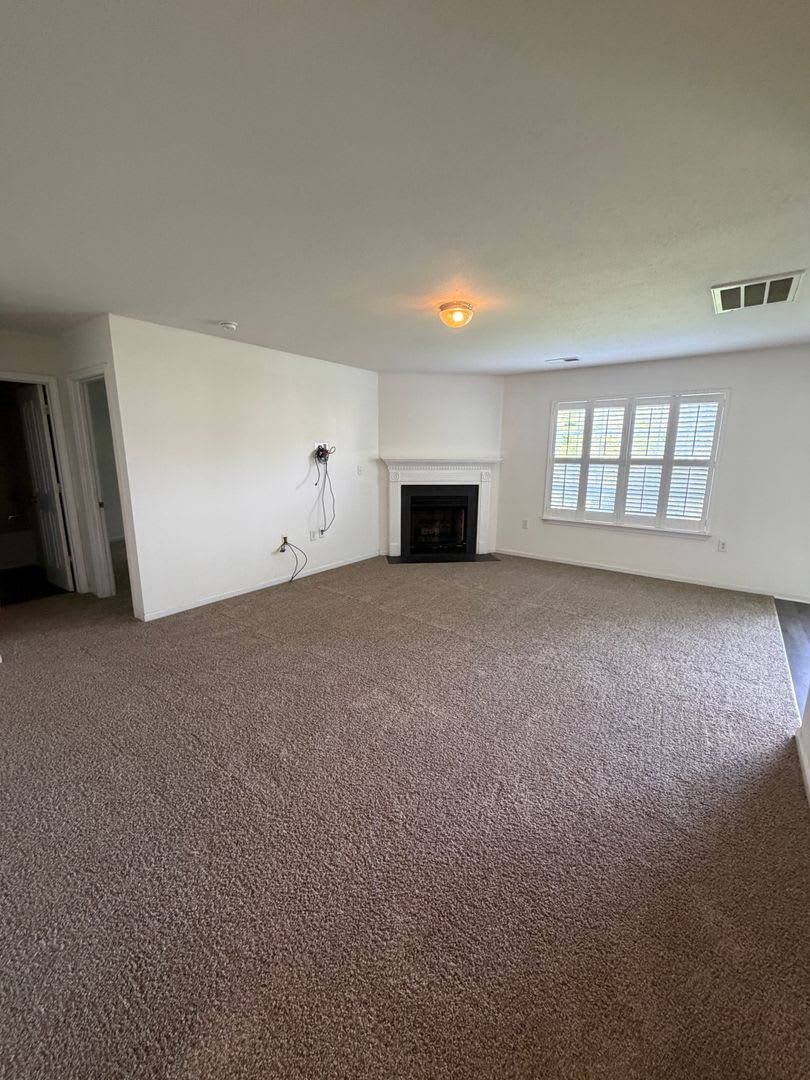 Available for immediate move in! – photo 3