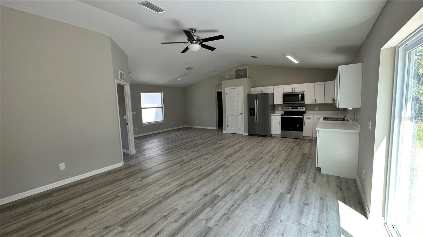 327 LESTER Avenue S – photo 4
