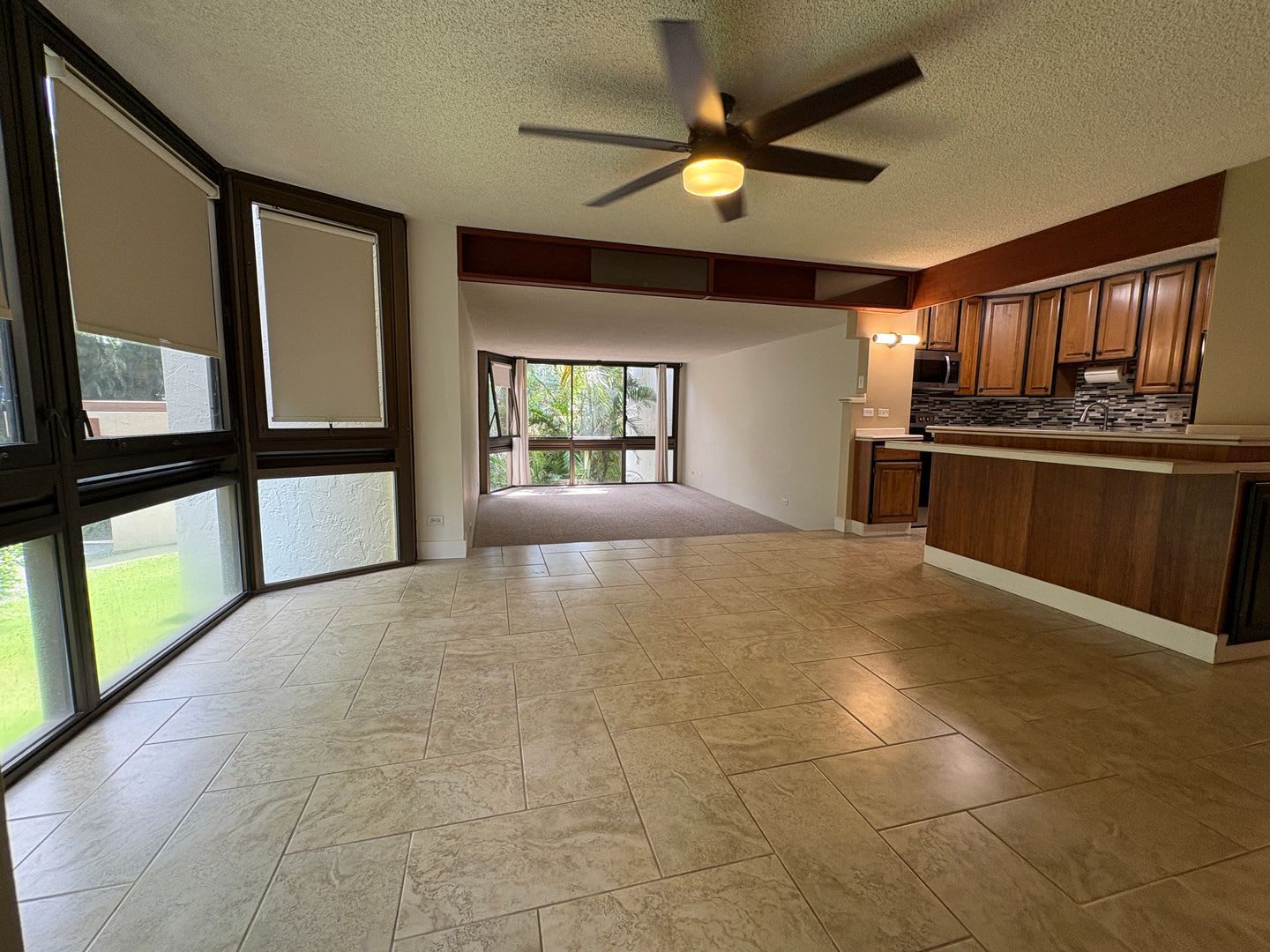 Spacious 2BR 2 Bath condo desirable end/corner 1st floor unit – photo 1