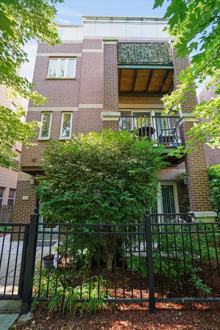 1112 W Washburne Avenue – photo 1