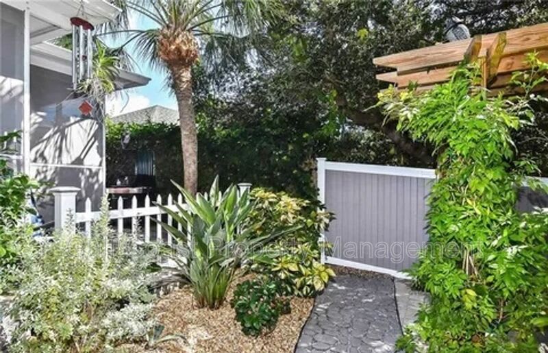 11652 PAWLEY AVE – photo 4