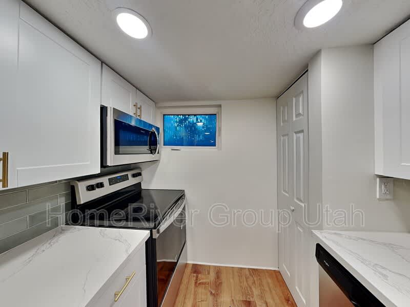 563 S Denver St – photo 4