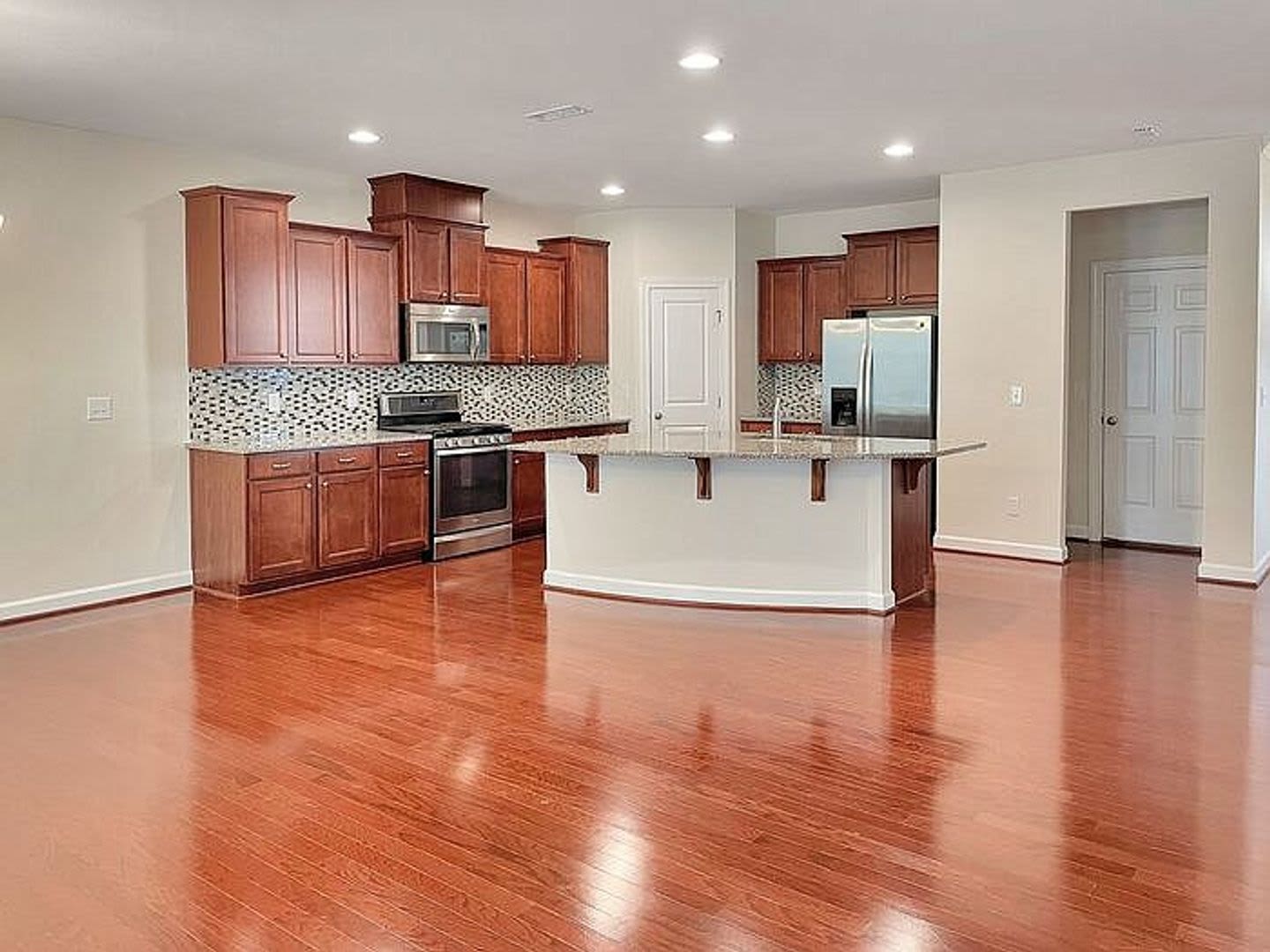 Room in 3 Bedroom Home at Pecan Ridge Dr – photo 5