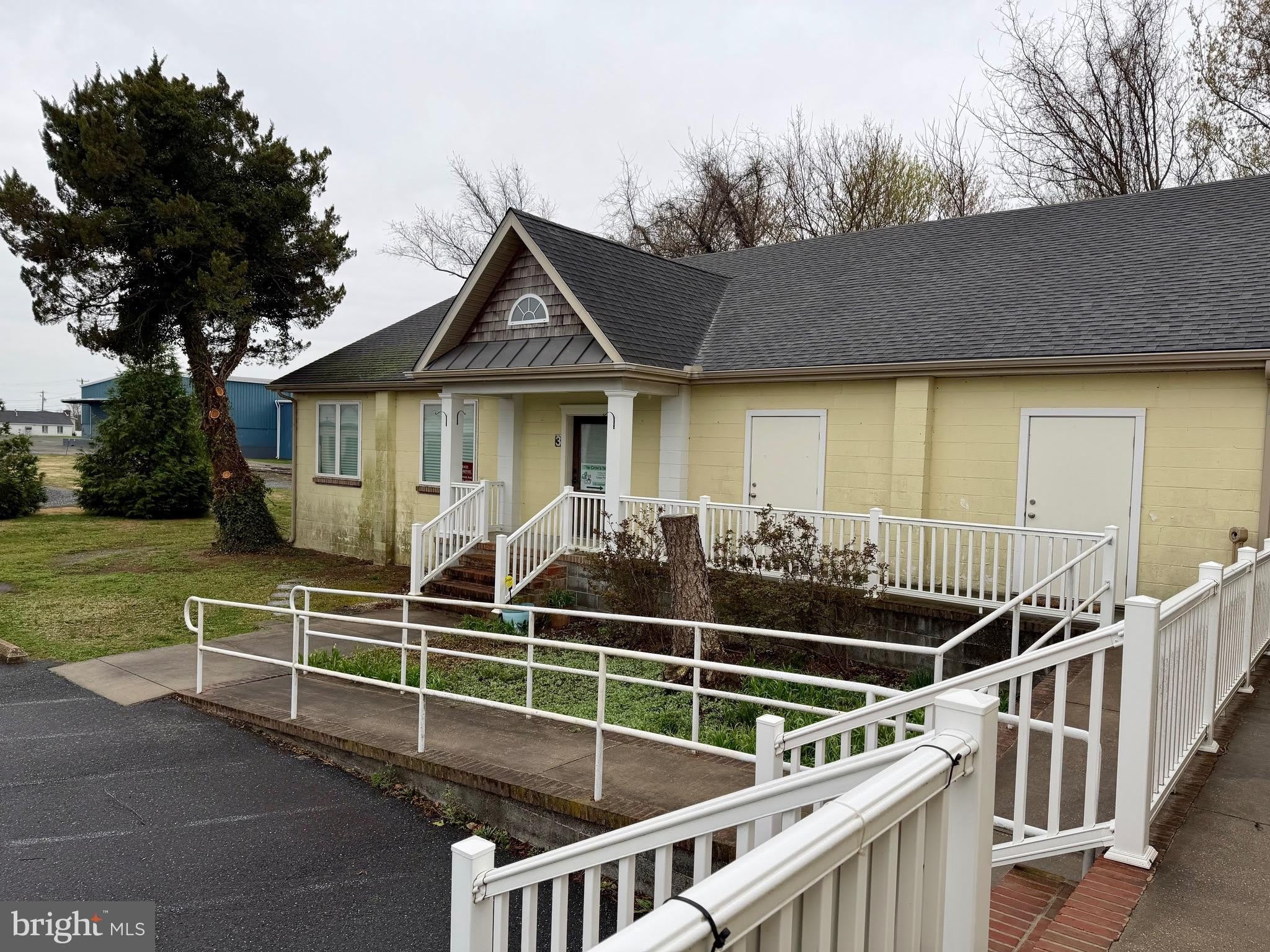 136 LEDNUM Avenue – photo 2