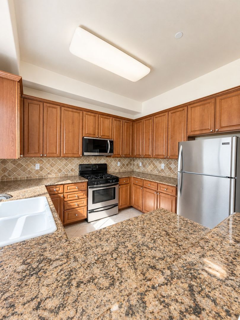 Large 3-bedroom 2.5 bath Condo style living in the heart of Sherman Oaks – photo 3