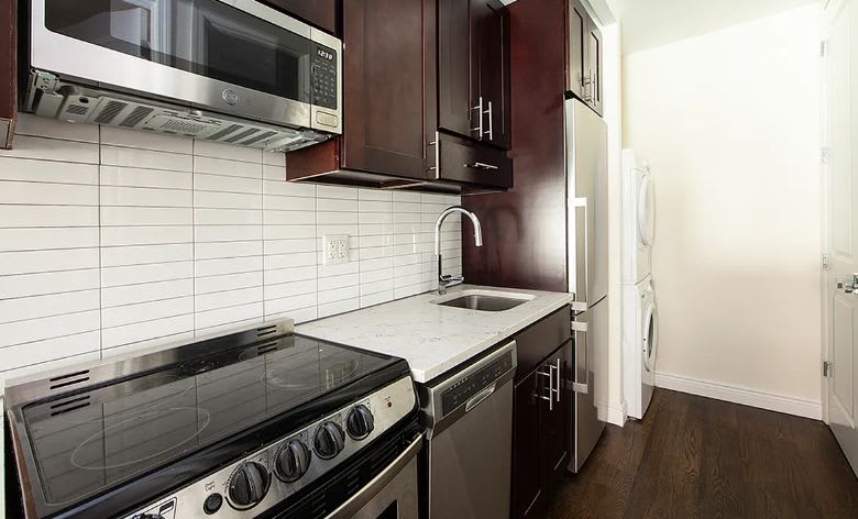 28 Jane St – photo 2