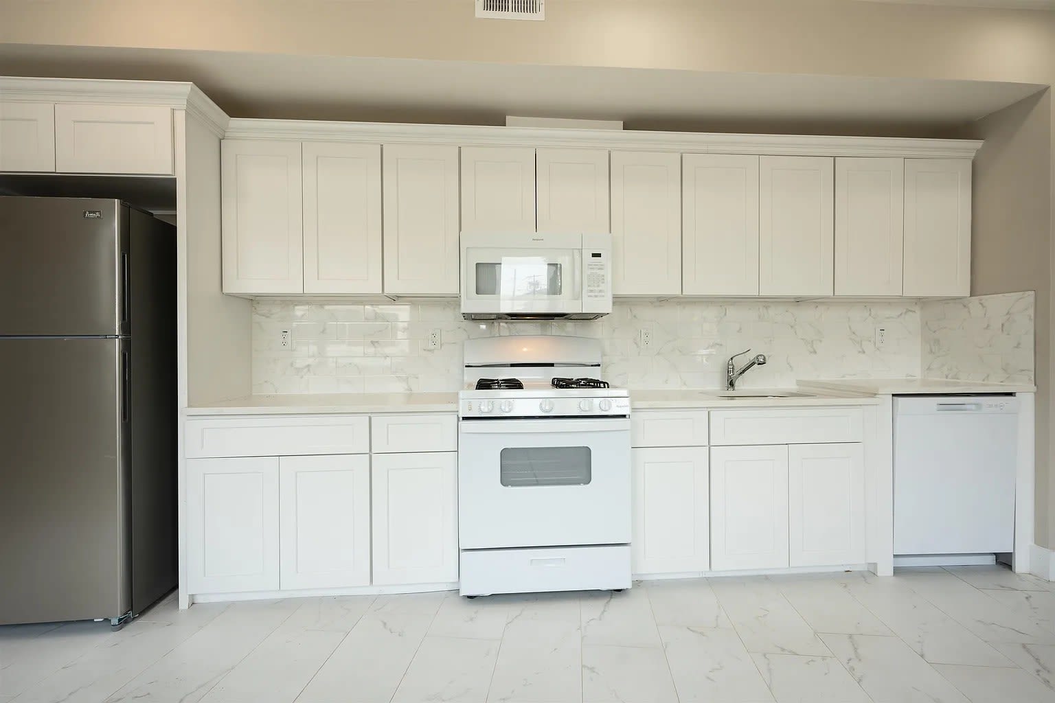 242 Beacon Ave – photo 3