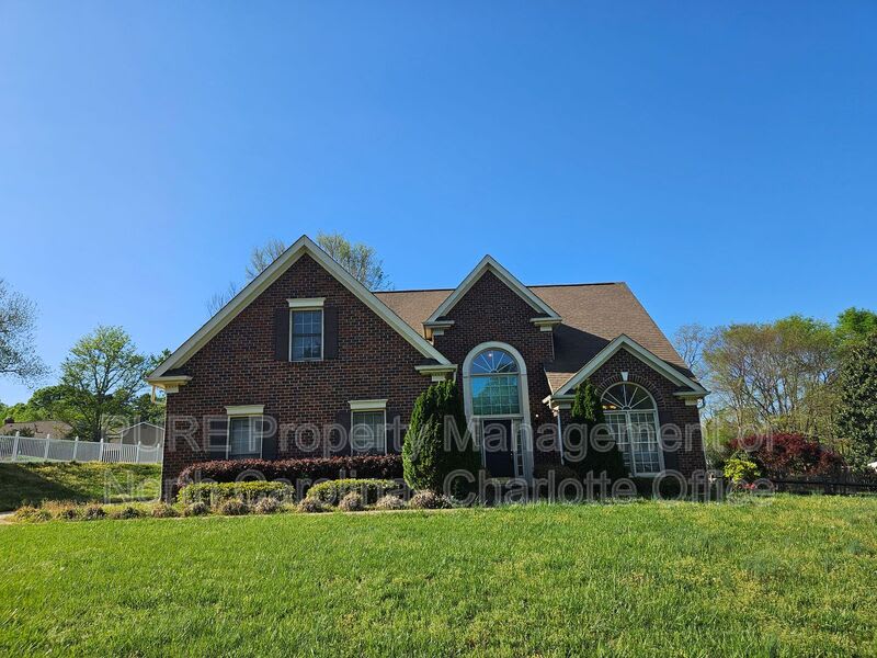151 Woodfern Place – photo 3