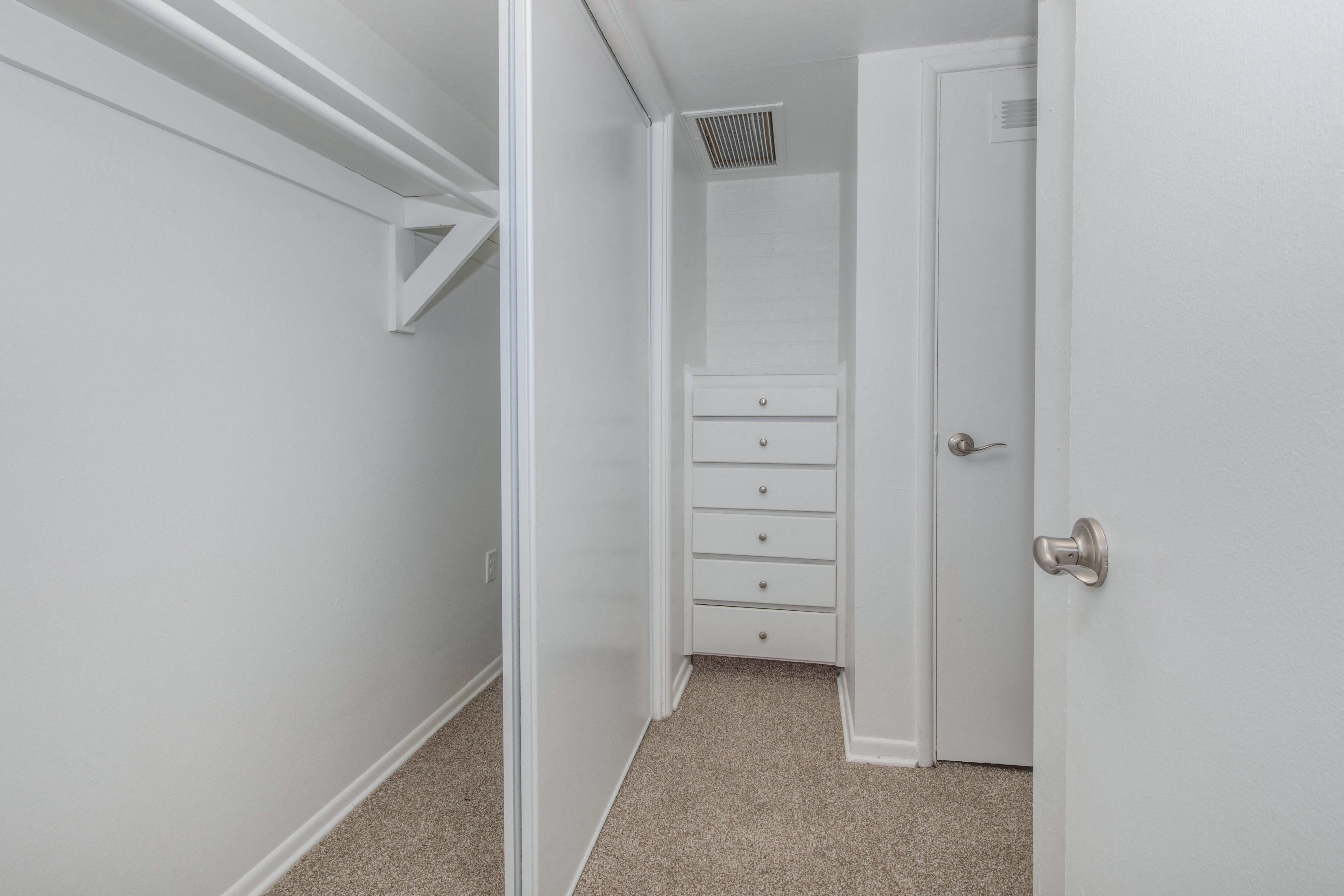 Country Club Apartments – photo 5