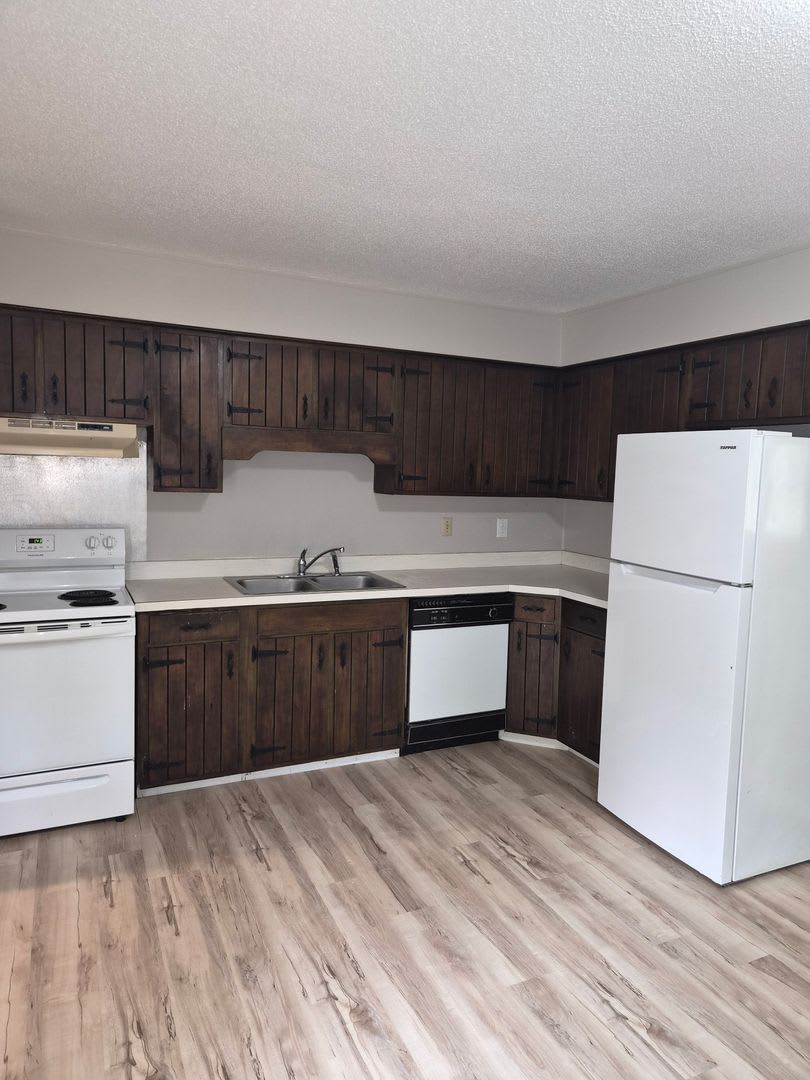MOVE-IN READY 2-BEDROOM — MINUTES FROM VOLKSWAGEN, AMAZON & ENTERPRISE SOUTH! – photo 3