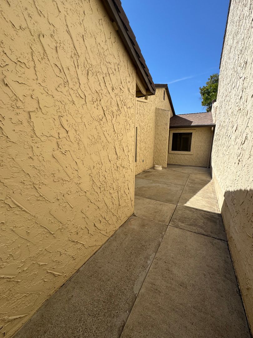 SPACIOUS 2 BED 2 BATH HOUSE IN THE TANGLEWOOD SUBDIVISION WITH ALL NEW FLOORING – photo 5