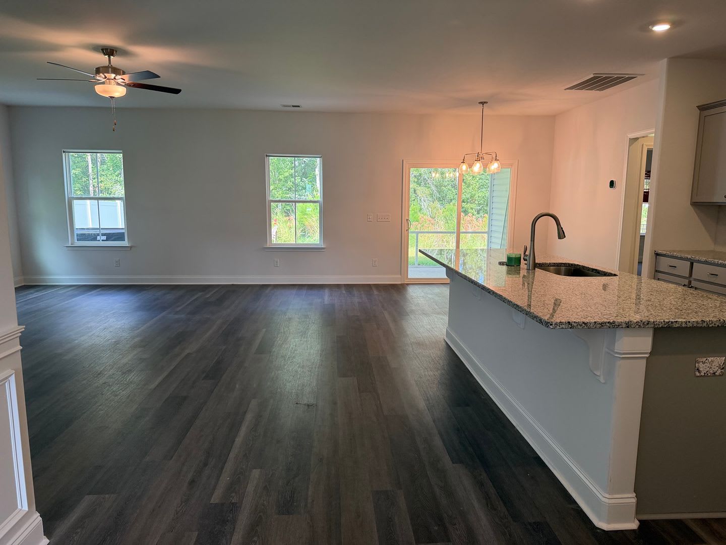 Beautiful Home in Hearthstone Lakes – photo 4